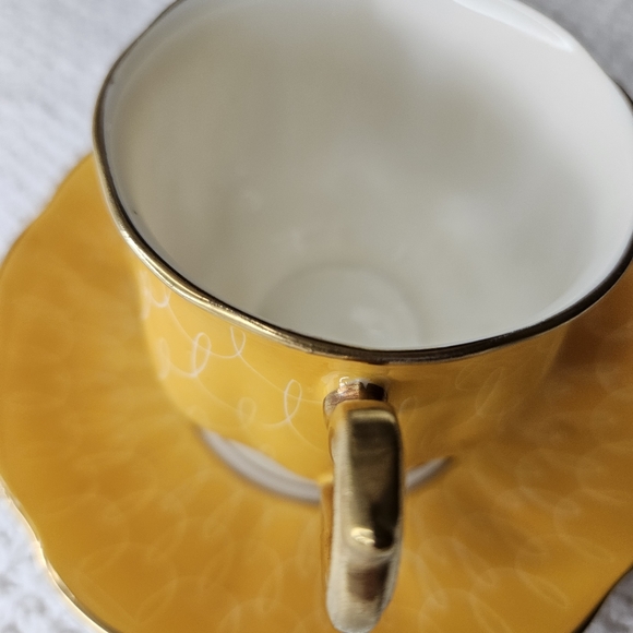 Royal Albert Crown Bone England China Teacup Saucer YELLOW GOLD w/White Swirls - Picture 7 of 16
